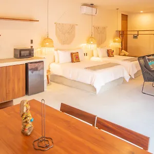 4* Hotel Nuee & Club